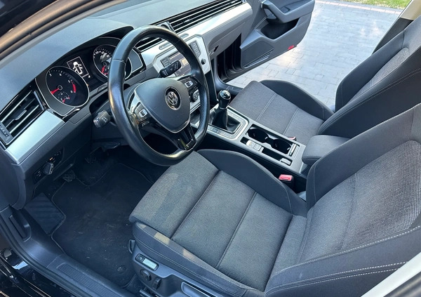 Volkswagen Passat cena 64900 przebieg: 239000, rok produkcji 2017 z Kock małe 56
